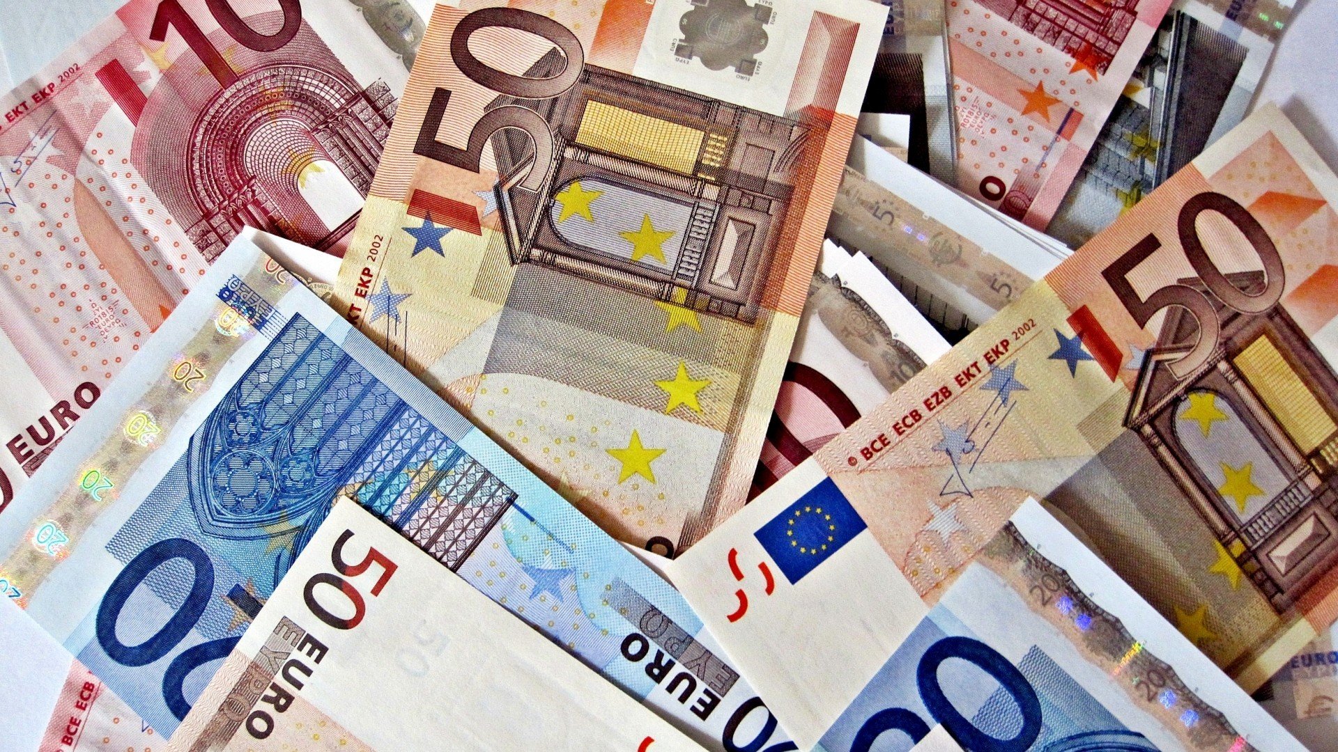 Arriti deri në 1 miliardë euro borxhi publik i Kosovës