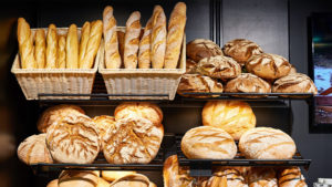Qeveria paralajmëron masa pas rritjes së çmimit të bukës dhe artikujve tjerë esencialë