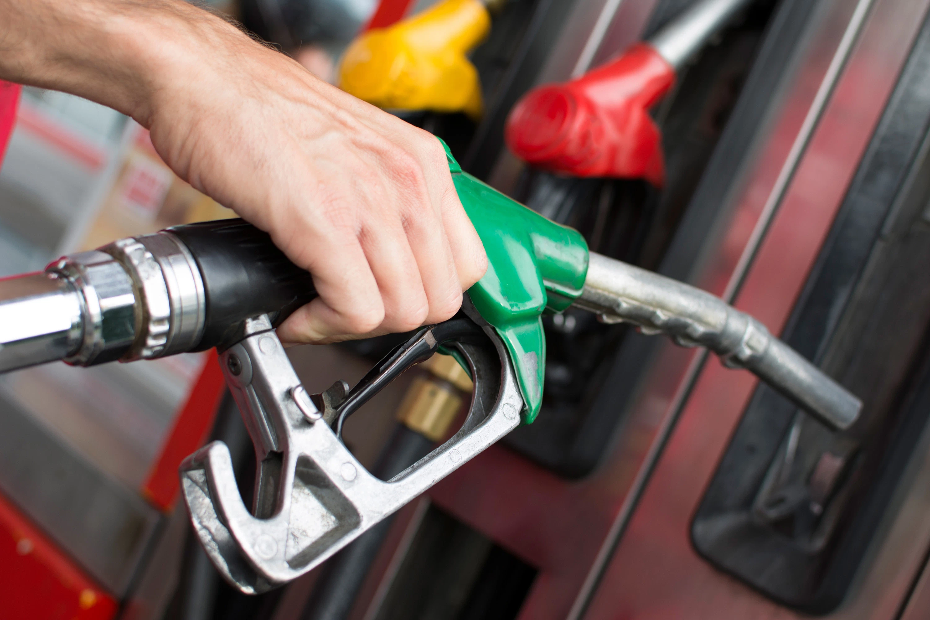 MINT publikon çmimet e naftës, benzinës dhe gazit për 24 orët e ardhshme