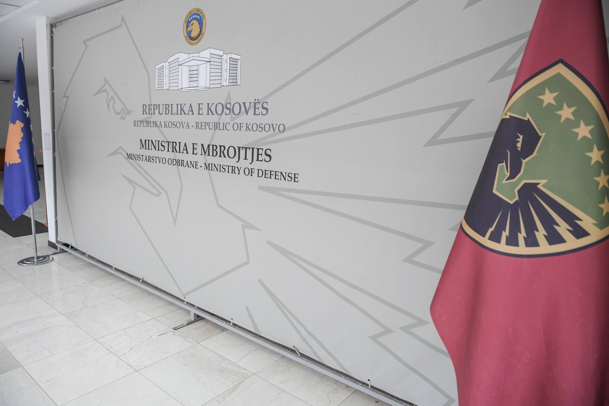 Zyrtarisht, filloi procesi i tranzicionit të FSK-së në Ushtri, ku u bë edhe zbulimi i pllakës “Ministria e Mbrotjes”
