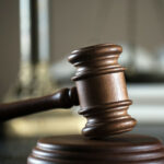 Gjykata pezullon përkohësisht vendimin e Kurtit për uljen e pagave në sistemin e drejtësisë