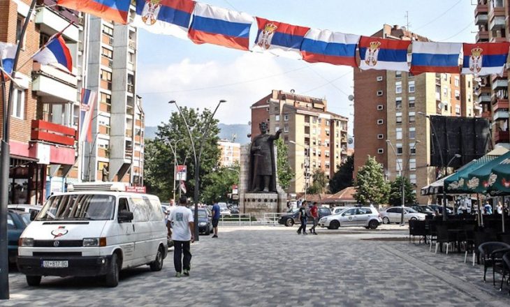 Therje me thikë në Mitrovicën e Veriut, në vendngjarje gjendet një granatë dore dhe një revole