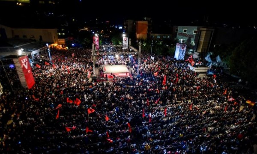 Tubim madhështor i Lëvizjes Vetëvendosje në Prishtinë