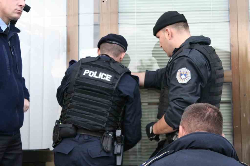 Budakovë: Policia sekuestron arsenal armësh