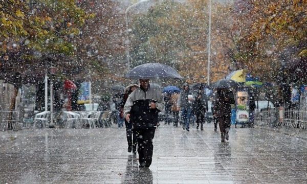 Moti sot kryesisht i vranët, reshje shiu dhe bore me intensitet të dobët