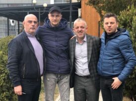 Halil Kastrati dhe Arsim Kabashi ndihmojnë portierin Arben Beqiri