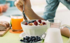 Si ndikon ngrënia e mëngjesit tek aktiviteti i trurit gjatë ditës