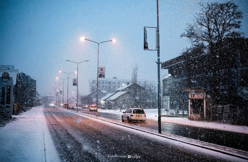 Reshjet e borës në Kosovë, MI: Të gjitha rrugët janë të kalueshme