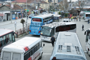 Kurtishaj arsyeton rritjen e çmimeve të biletave të autobusëve: Veç këtu i bën 600 km deri në Velipojë me 10 euro