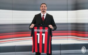 Zyrtare, Ibrahimovic rinovon kontratën me Milanin