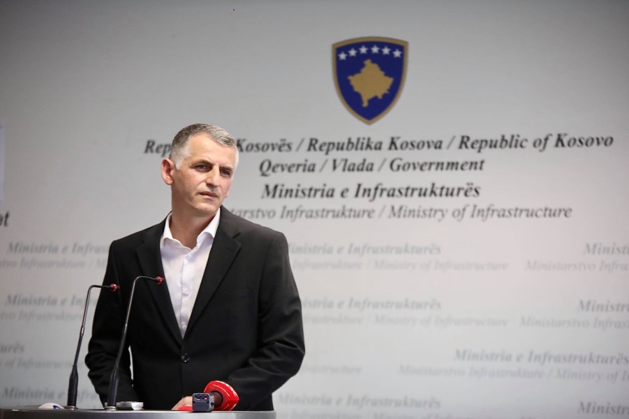 Zv.ministri Hysen Durmishi dorëzon kallëzim penal në Prokurorinë Speciale për keqpërdorime në Ministri