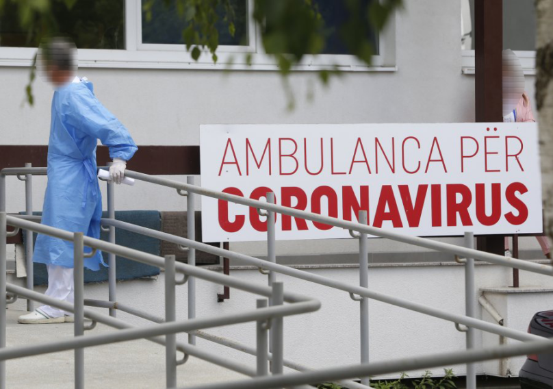 “34 punëtorë shëndetësorë kanë humbur jetën nga COVID-19”