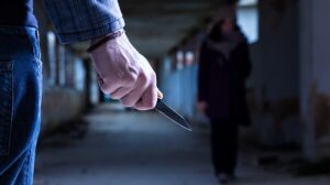 Vret me thikë nusen e të birit, kosovari akuzohet për vrasje të rëndë
