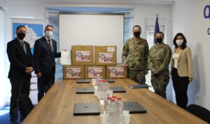Amerika i dhuron Kosovës teste Rapide Antigjen në vlerë rreth gjysmë milioni euro