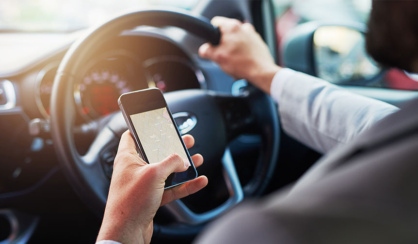 Përdorimi i telefonave gjatë vozitjes, konsiderohet ndër shkaktarët kryesor të aksidenteve