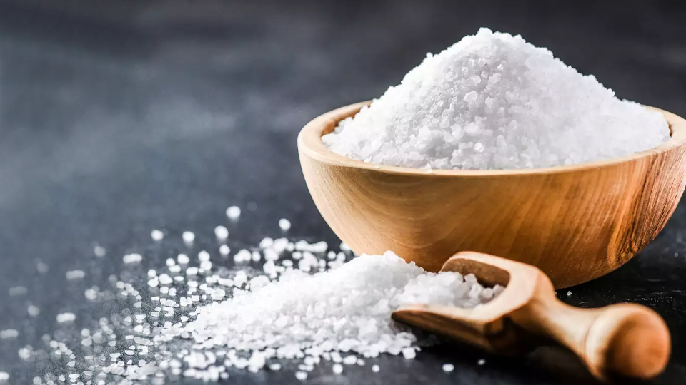 Konsumimi i tepërt i kripës mund të dobësojë imunitetin, konstaton një hulumtim i ri