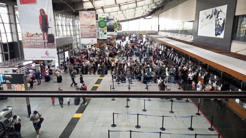 Mbi 10 mijë udhëtarë më shumë në tri ditët e para të janarit në Aeroportin e Prishtinës, krahasuar me vitin e kaluar