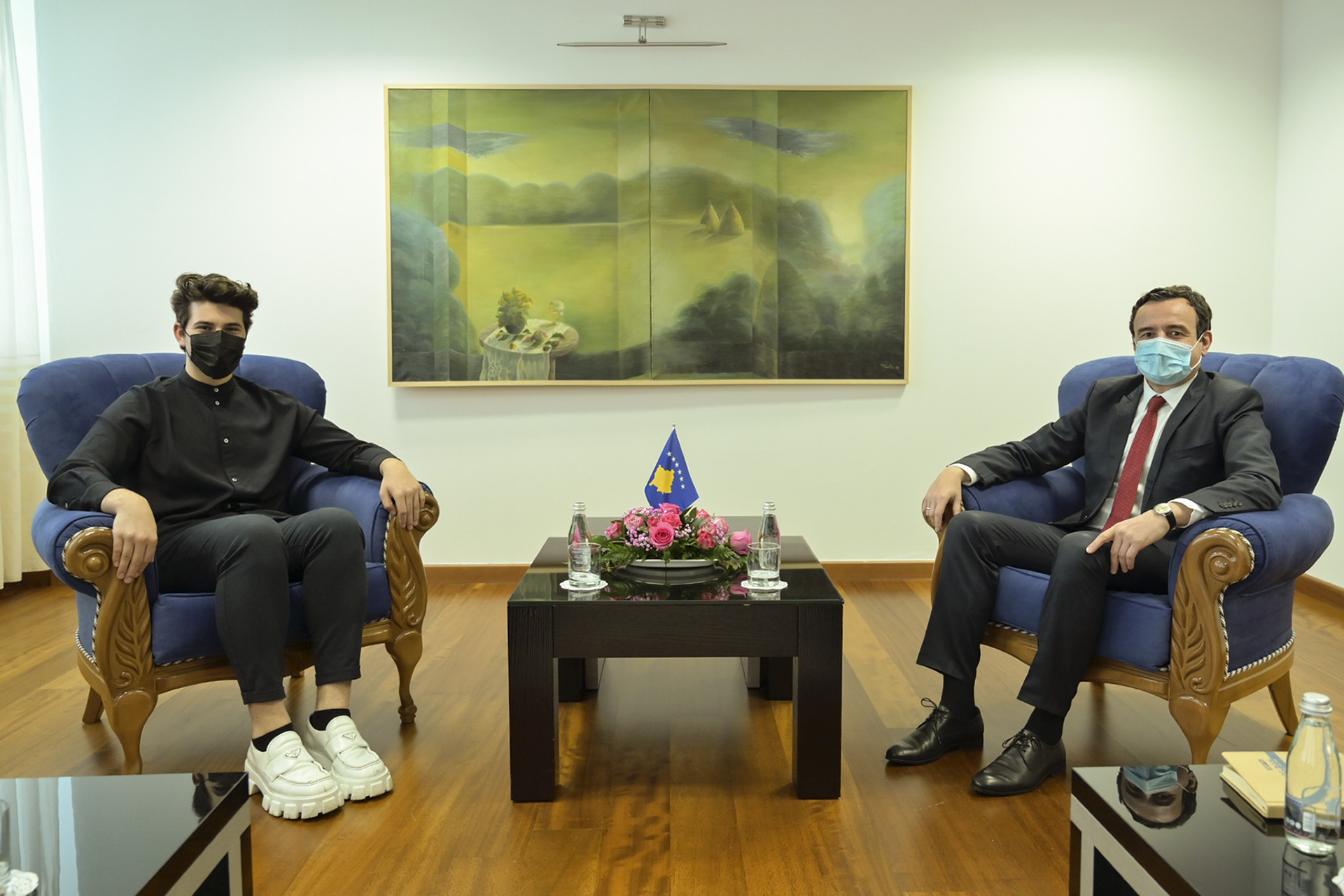 Kryeministri Kurti priti në takim Gjon Muharremajn, i cili përfaqësoi Zvicrën në “Eurovision”