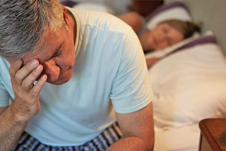 Sa ndikon mungesa e gjumit në shëndetin e syve – efektet në shikim