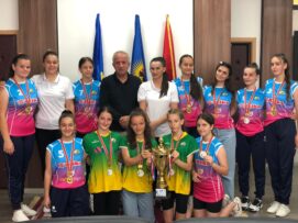 Edhe vajzat e Komunës së Suharekës kampione të Kosovës në volejboll