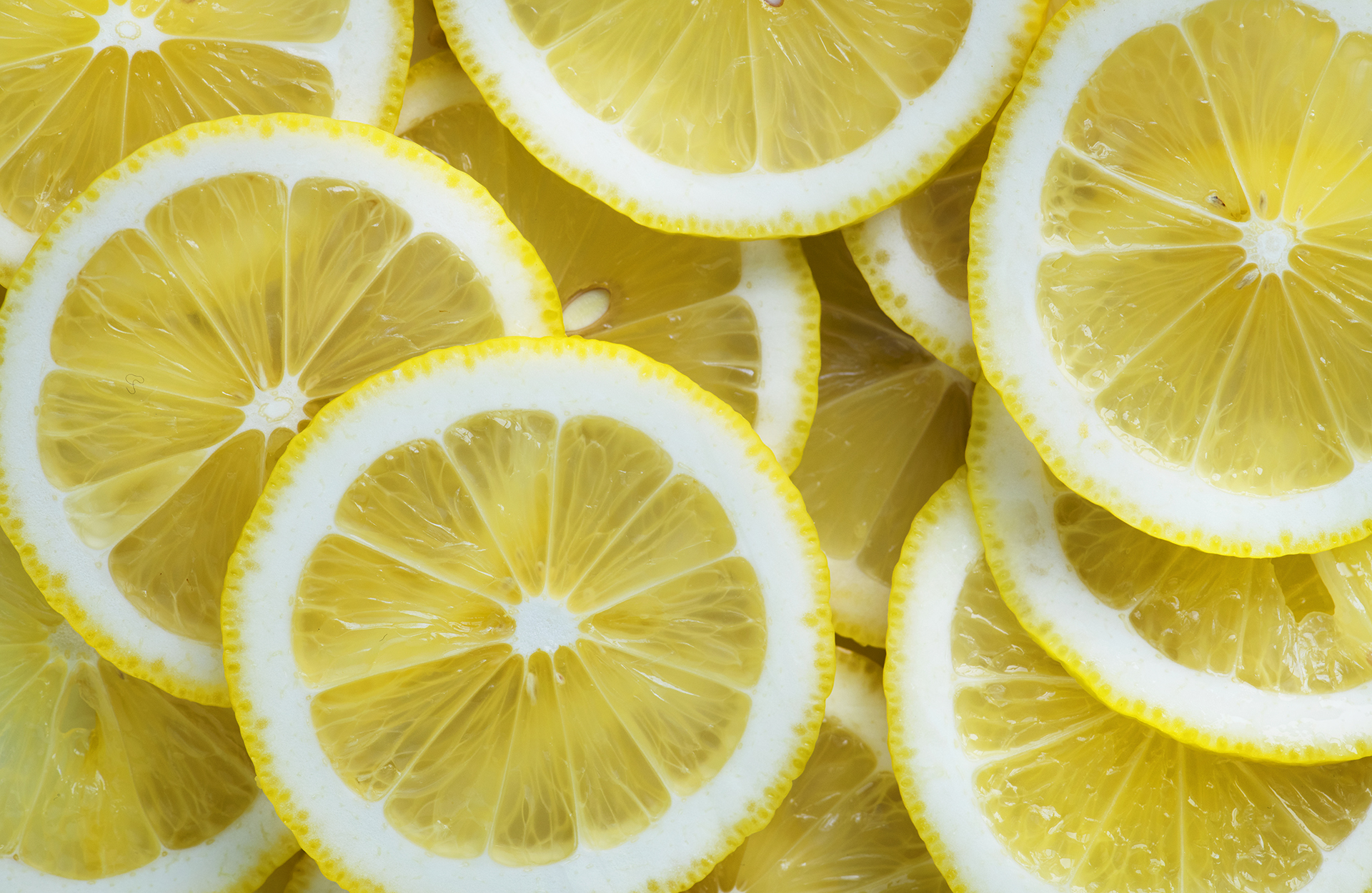 Përfitimet shëndetësor nga lëngu i limonit dhe lëkurës së tij – si t’a pëgatisni
