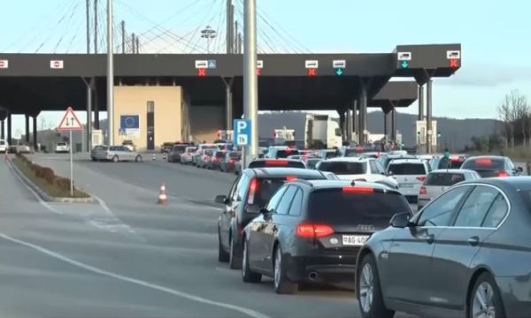 Ministria e Jashtme: Mos udhëtoni përmes Serbisë, ka protesta në Jarinjë dhe Merdarë