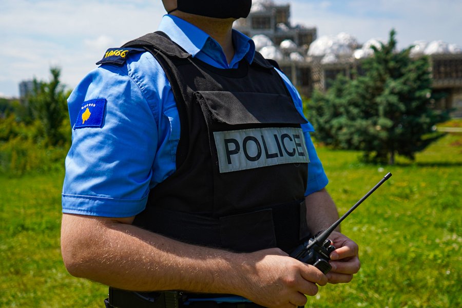 [FOTO] Policia shpall në kërkim 6 serbë të dyshuar për krime lufte në Kosovë