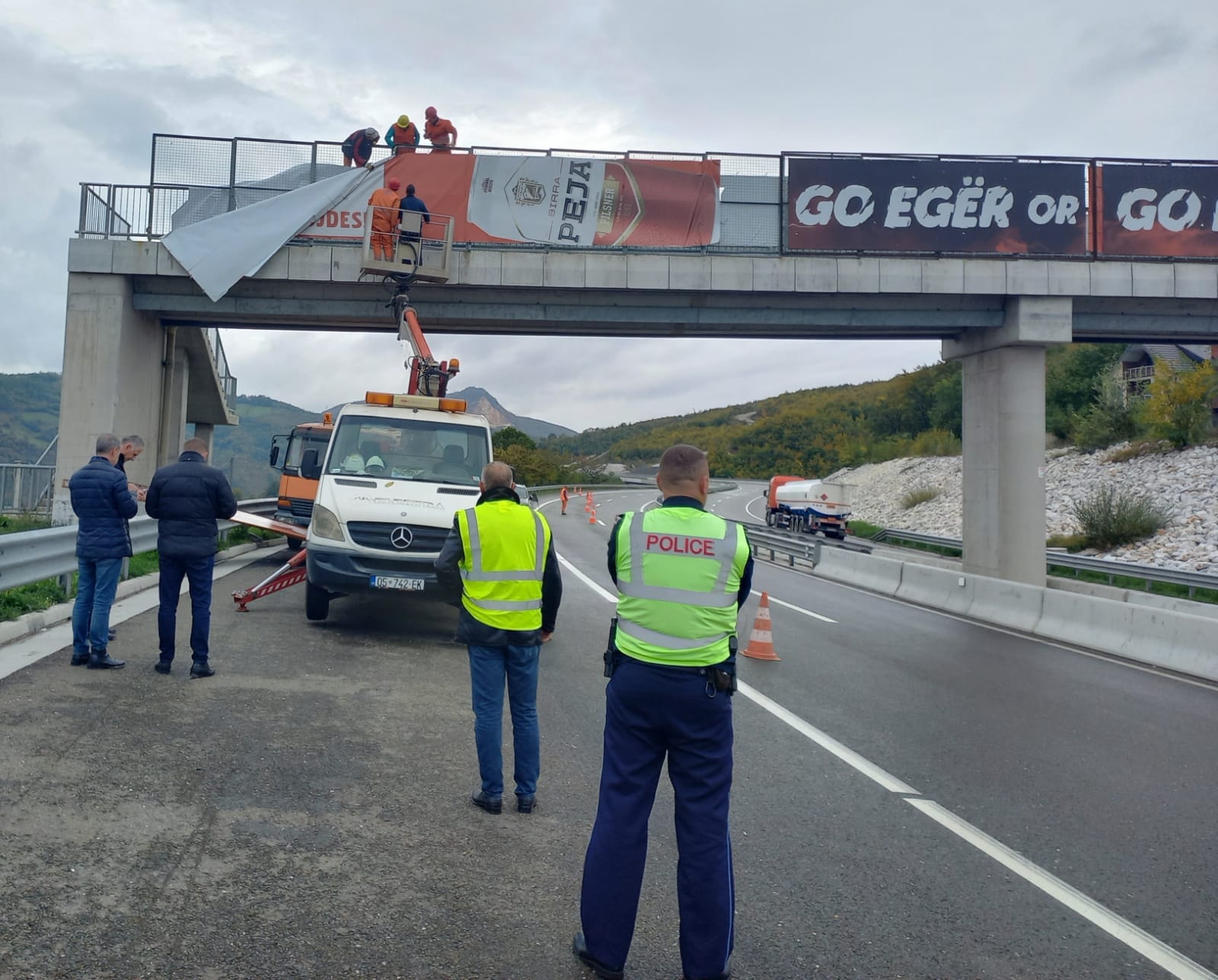 Aksion për heqjen e të gjitha reklamave në  autostradë të Kosovës