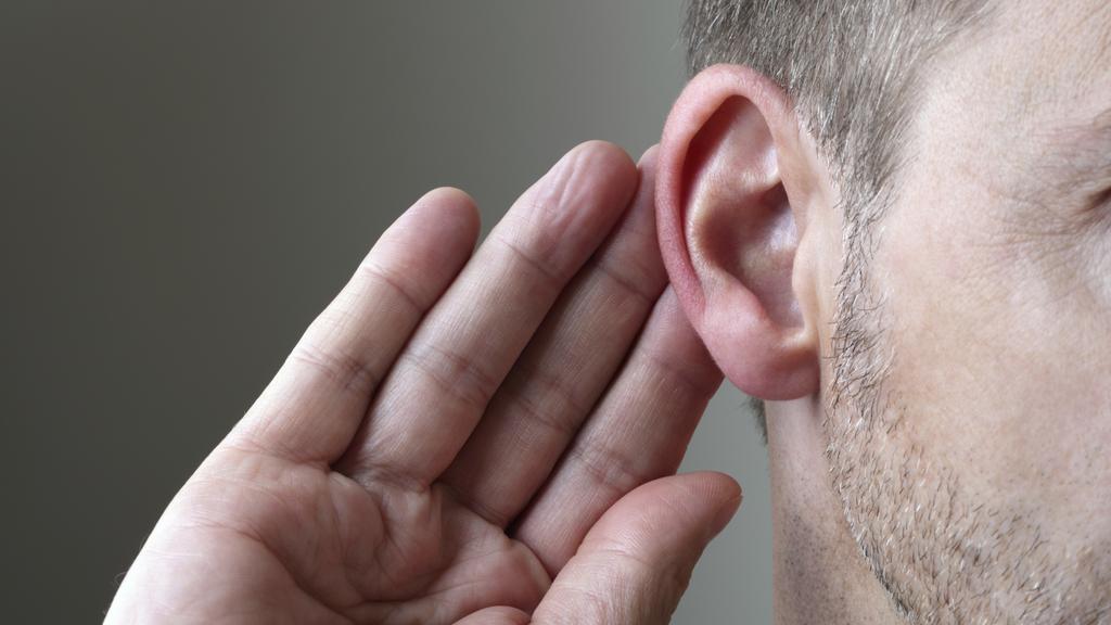 10 shenjat që tregojnë se mund të jeni duke e humbur dëgjimin