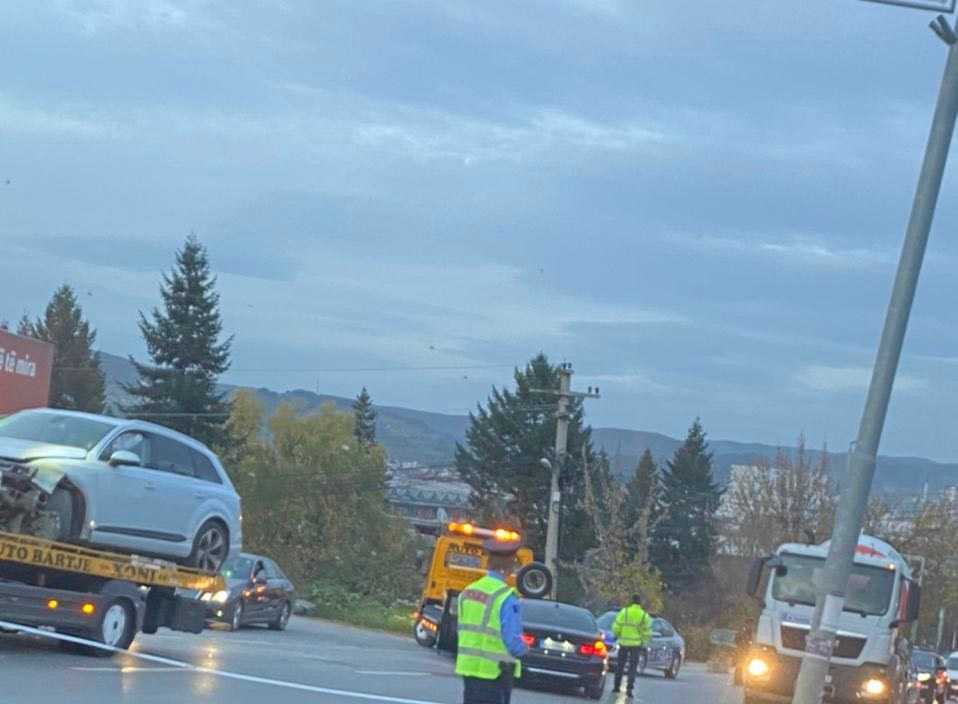Aksident mes dy automjeteve në rrugën Gjakovë- Prizren, lëndohen tre persona