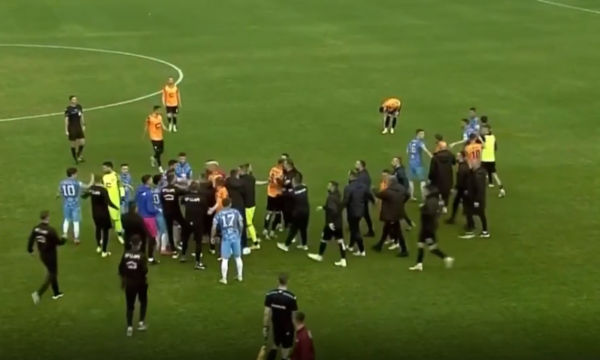 [VIDEO] Përleshje fizike mes lojtarëve të Ballkanit dhe Llapit