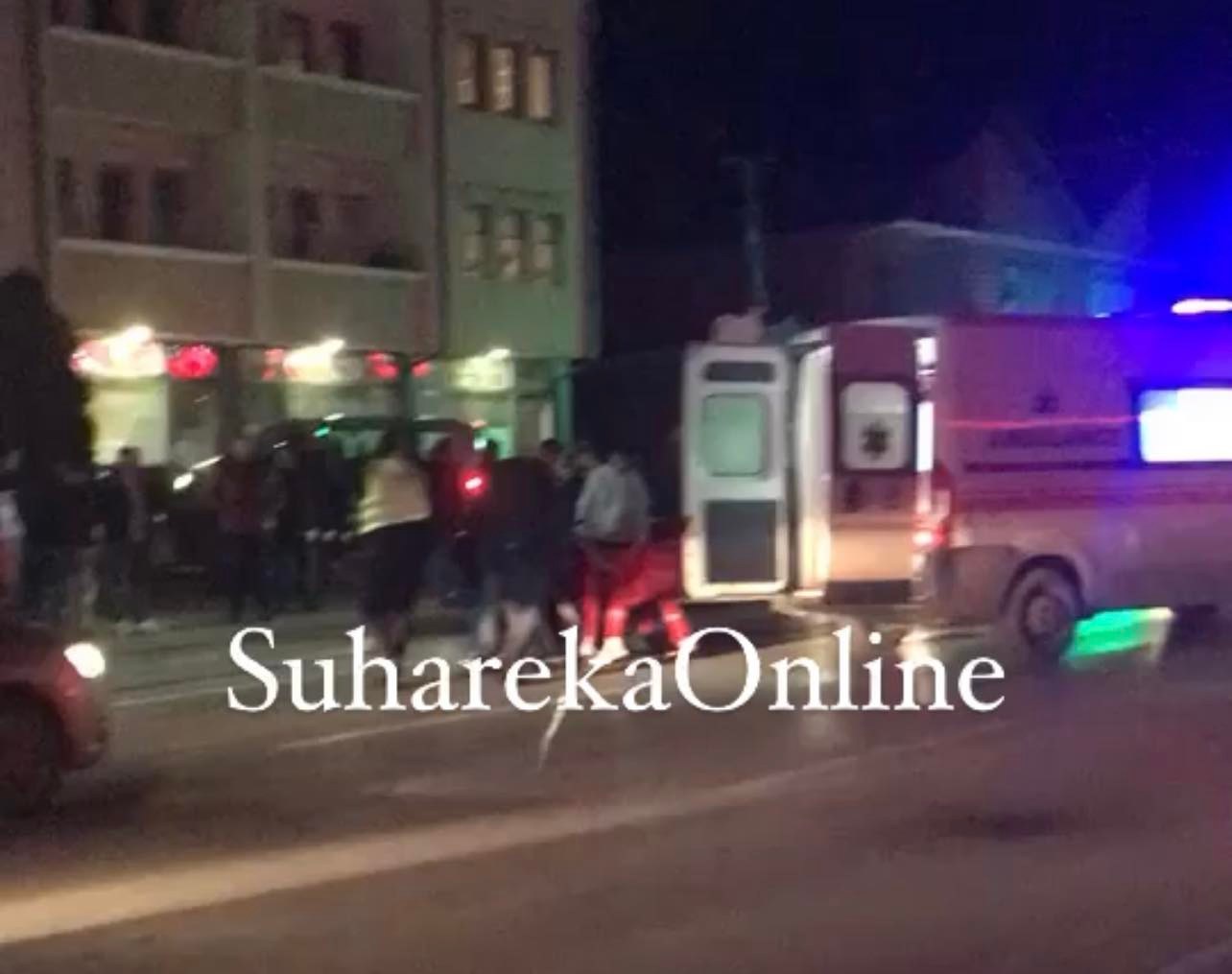 Katër këmbësor dërgohen në spital pasi u goditën nga një veturë në Suharekë, arrestohet shoferi