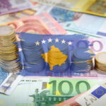 Bankat në Kosovë shtrenjtojnë sërish kreditë