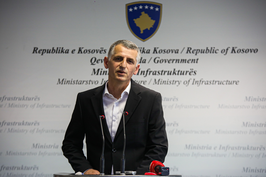 Nënshkruhet kontrata për vazhdimin e punimeve në magjistralen Prishtinë-Mitrovicë