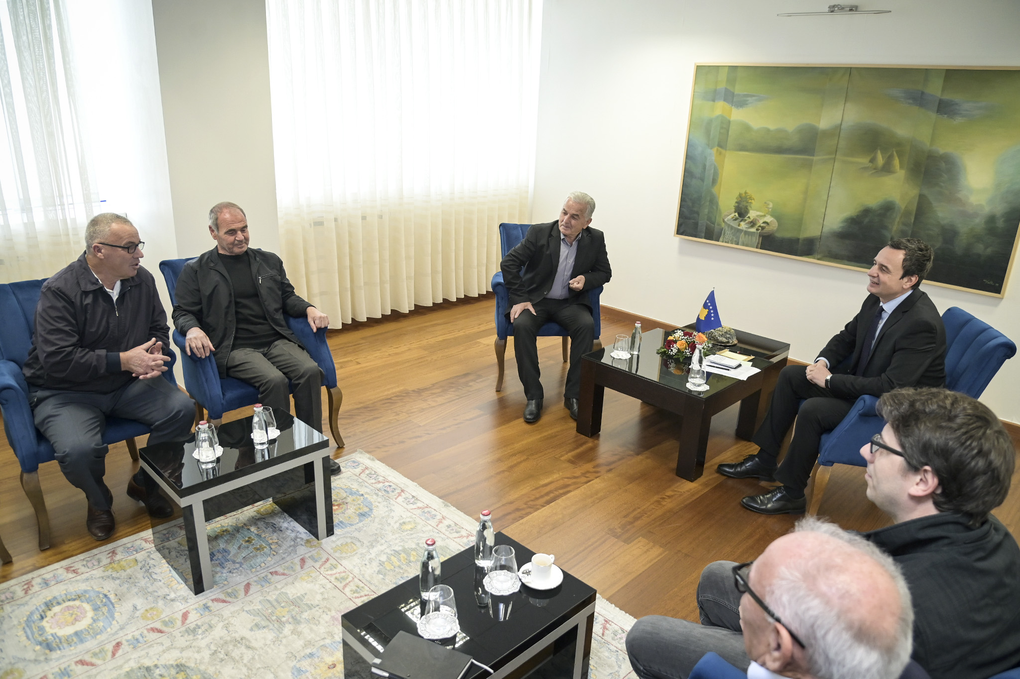 Kryeministri Kurti takoi përfaqësuesit e punëtorëve të fabrikës “Ballkani” nga Suhareka
