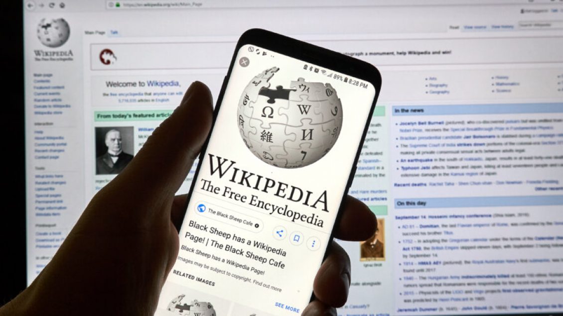 Themeluesi i Wikipedia-s ankohet në inteligjencën artificiale: Artikujt po i shkruan katastrofë