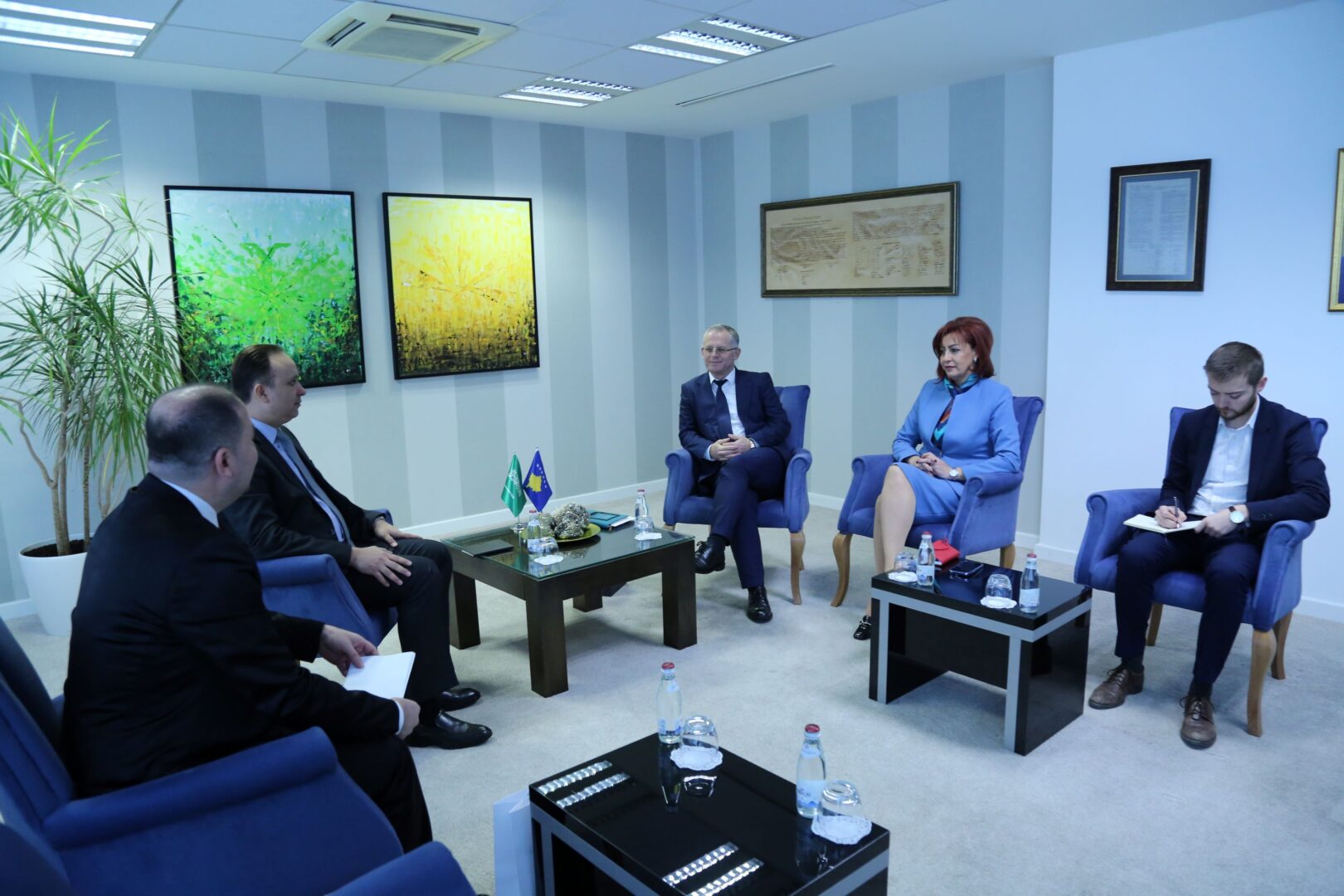 Ambasadori i Arabisë në takim me Bislimin, premton mbështetje për Kosovën