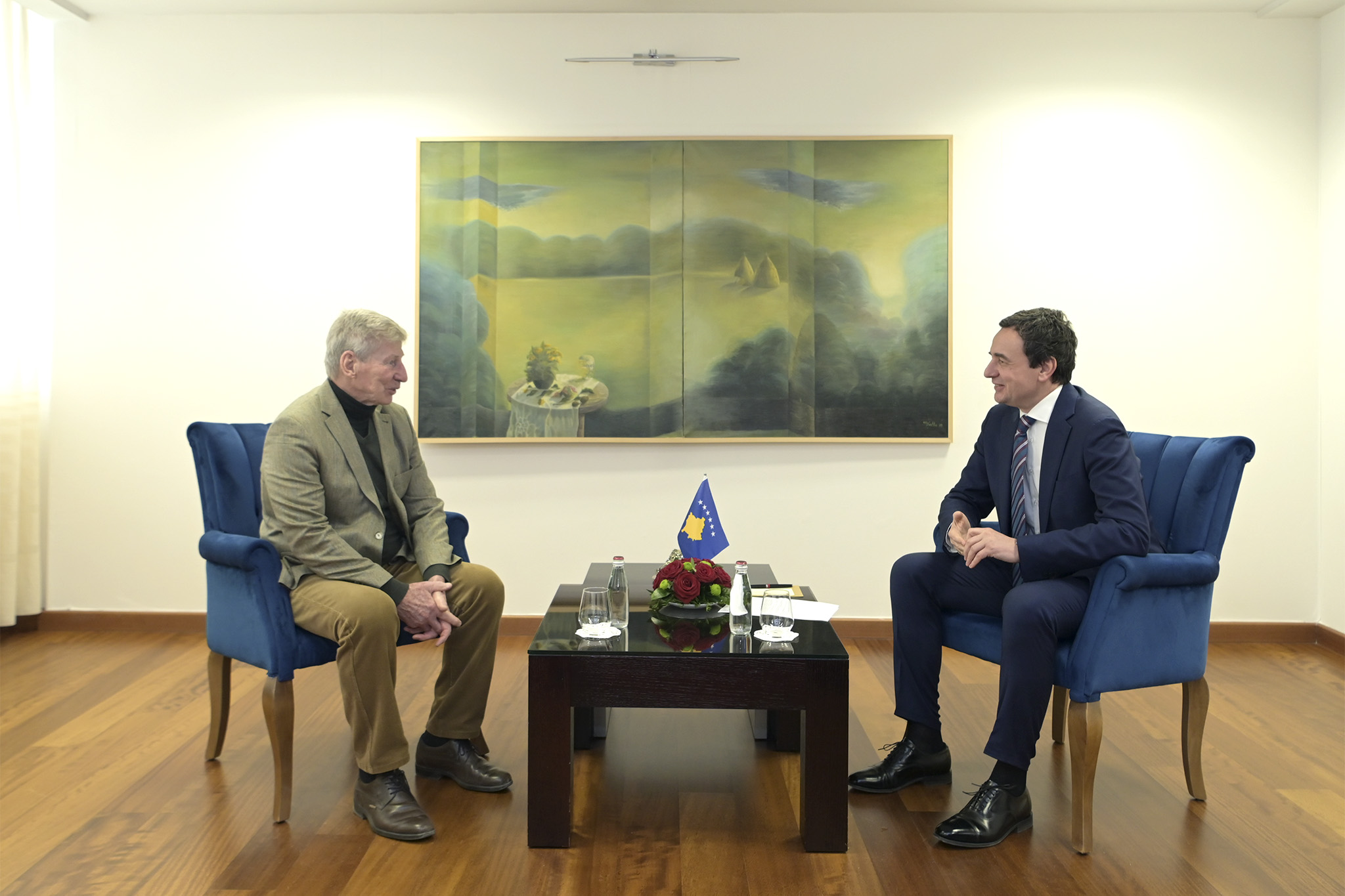 Kurti dhe ish-drejtori i USAID-it në Kosovë flasin për rëndësinë e investimeve në arsim