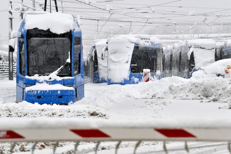 Bora vazhdon të pengojë trafikun në Gjermani