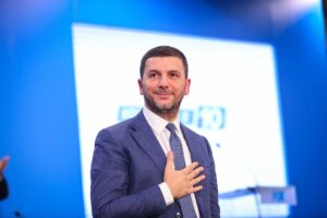 Kryetari i PDK-së, Krasniqi: Qeveria Kurti i mbushi institucionet me familjarë të pushtetarëve