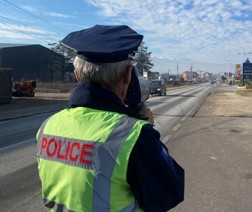 Policia e Kosovës shqiptoi mbi 2059 tiketa trafiku në 24 orët e fundit