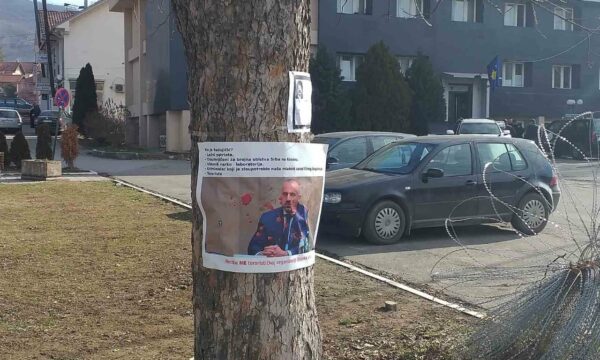 Postere kundër Listës Serbe e Radojiçiqit në veri, zv.ministri publikon fotot