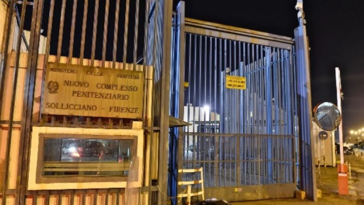 Përleshje masive mes shqiptarëve dhe nigerianëve, burgu në Itali përfshihet nga flakët
