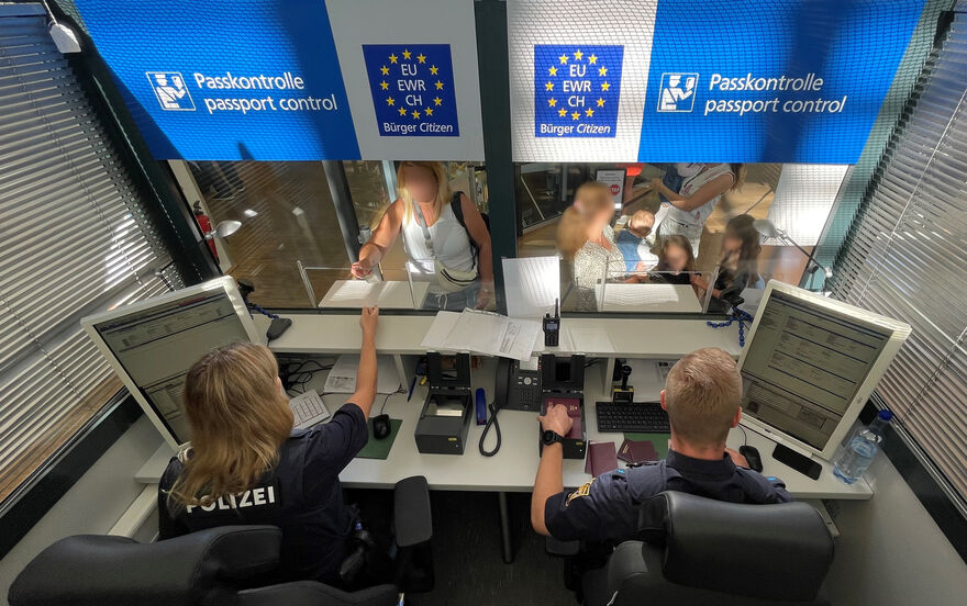Gjermani, aeroporti i Memmingenit u refuzoi hyrjen 10 kosovarëve, njërit i konfiskohet kokainë